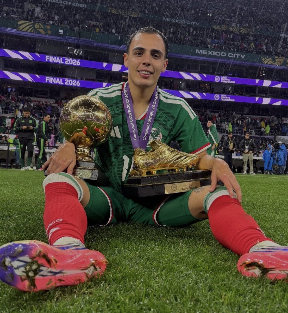 Champeinpapi1's tweet photo. Este tipo es banca en Chivas. https://t.co/UBSb7KYCUI