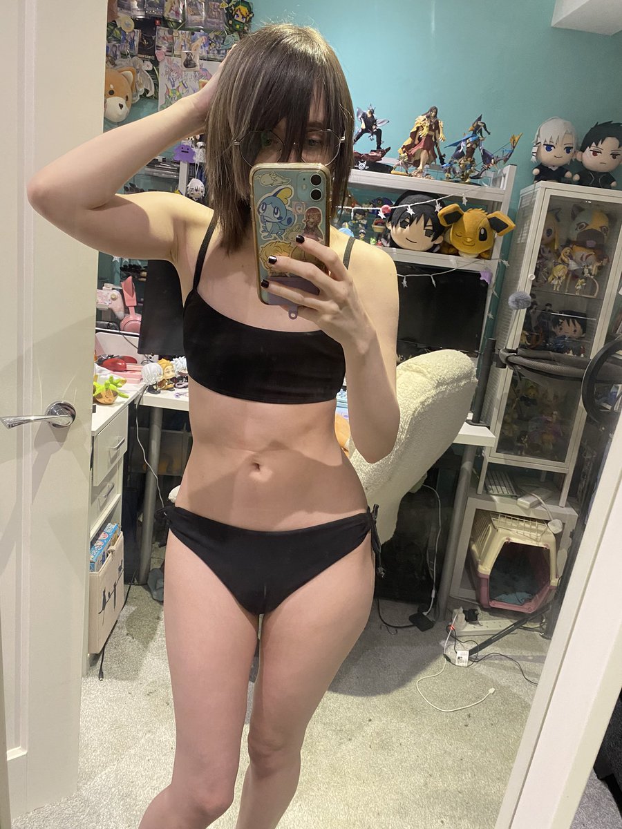 totobunnyyy's tweet photo. trying on swimsuits for vacation dude i am so gender https://t.co/4rEEYVwZk9