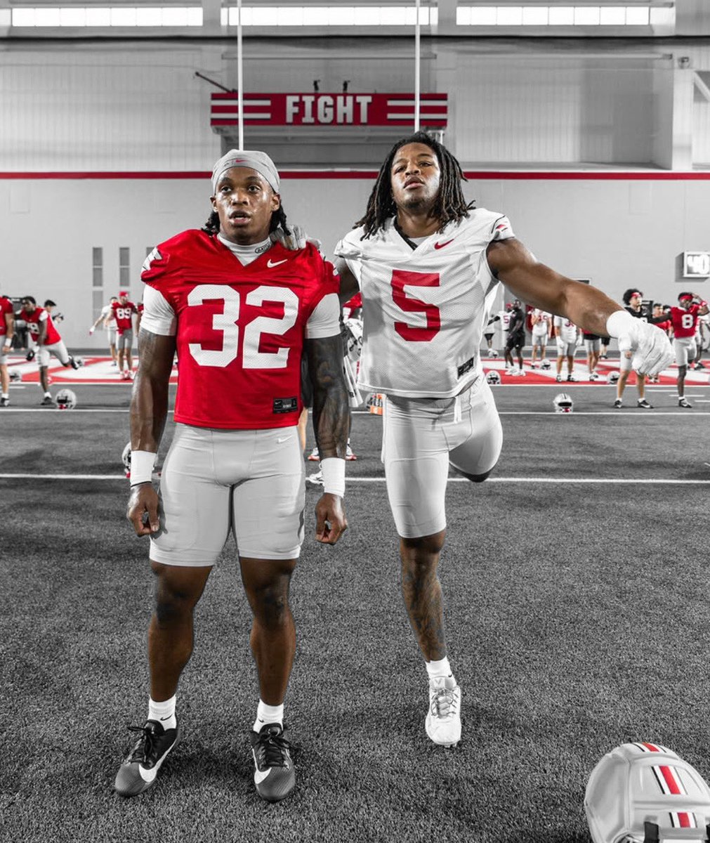 AzBuckGuy's tweet photo. Extremely Bullish on 32 &amp; 5 

👀🔥 https://t.co/eoLdiD7CGt