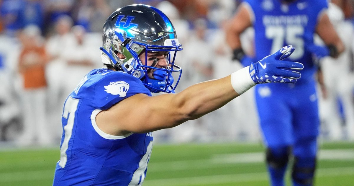 AdamLuckettKSR's tweet photo. Kentucky tight end Henry Boyer has a lot of fans in the football building.

"He’s been awesome, man."

https://t.co/qjWz7KI3Zt https://t.co/YeMsGyMEjo