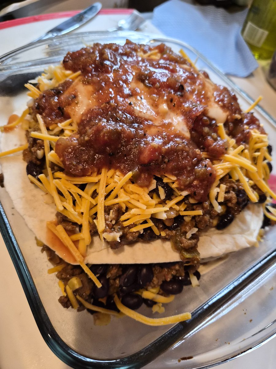 Darth_Jader_'s tweet photo. Taco bake is in the oven! 🌮🌽🫘🫑🧀🌮 https://t.co/IPUsLVZN0Y