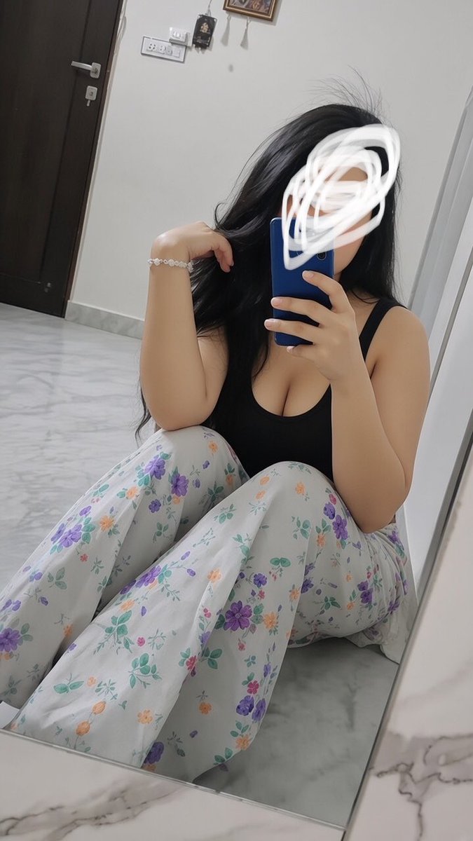 easaqualified's tweet photo. **Sitting pretty with my tits out… still the biggest problem in the room.** https://t.co/8rRCOAiKFq