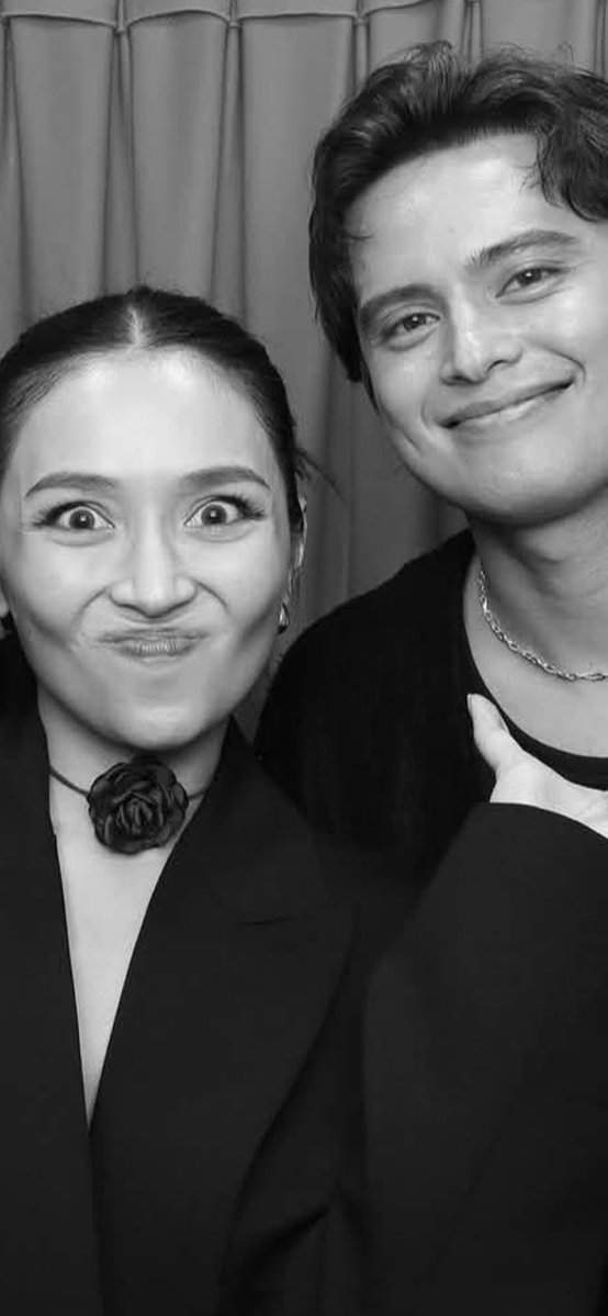 KathReidMedia's tweet photo. Kathryn Bernardo &amp; James Reid pose in the photo booth. 

Credits: thememorymachinebooth (IG)

#KathReid #SomeoneSomeday https://t.co/ryqhzVDWE6