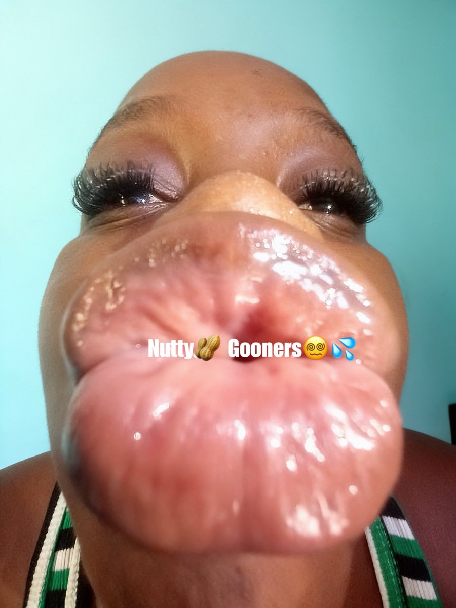 NuttyGooners's tweet photo. She probably could take the DSL crown💋👑
•Massive lips ebony bbw 
Perfect gooner combo if you ask me 
#goon #content #lips #nutty #dsl https://t.co/KvqTEtcifv