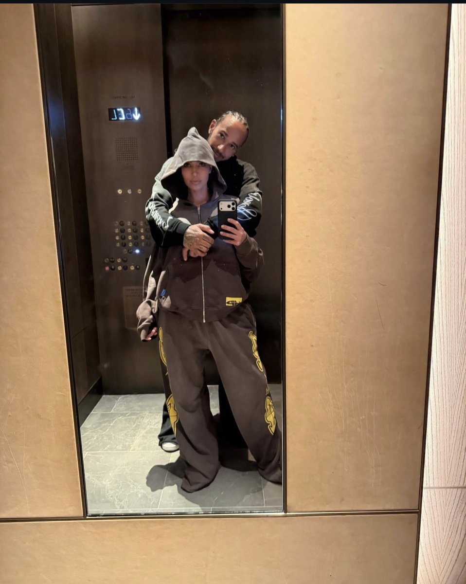 AyandaZung99454's tweet photo. Mama and Dada #kimilton https://t.co/pEUQAjlNPD