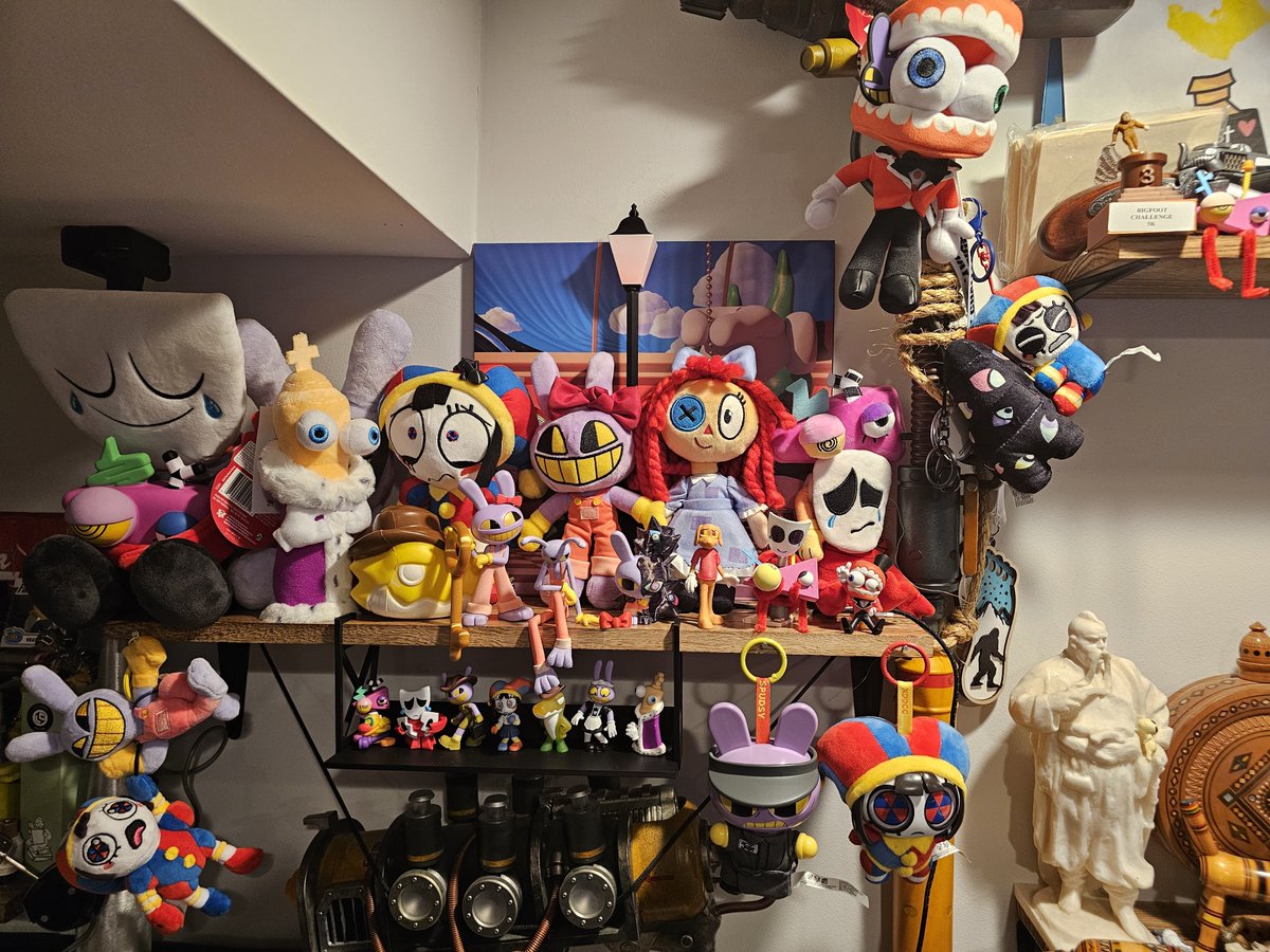 Seth_Melnyk's tweet photo. Even tho I hate looking at his miserable little face (it's like looking in a mirror istg...) I still put him up on the shelf. Maybe being with Pomni will cheer him up some
#tadc #tadcmerch #jax #pomni #TheAmazingDigitalCirucs https://t.co/FBfNb5O1AG