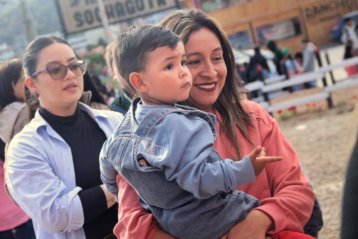 JaimeRaulSt's tweet photo. Hoy el equipo del Partido Verde en Paipa logró invitar a 400 niños y niñas de la ciudad al Circo 🎪 y la verdad fuimos muy felices. Muchas gracias por su gran trabajo social https://t.co/K3la8rMtWG