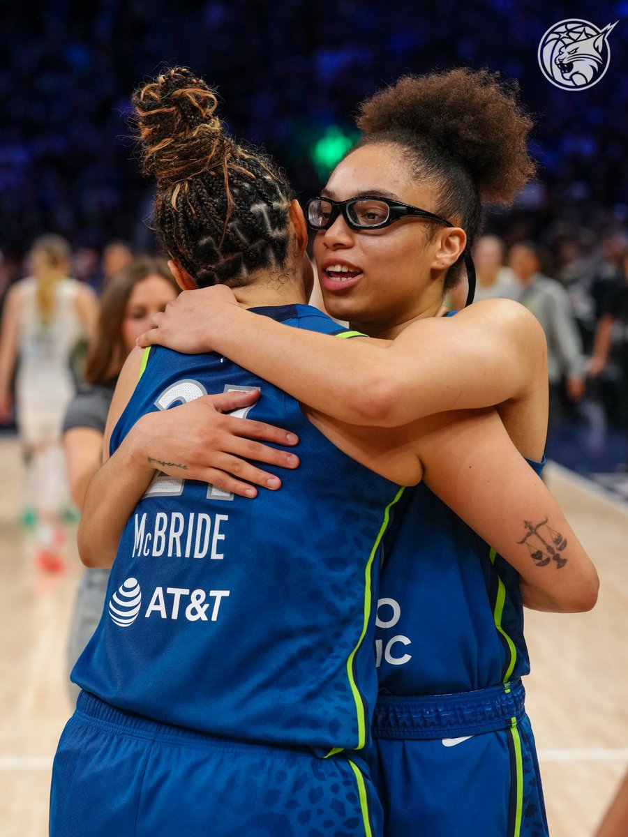 minnesotalynx's tweet photo. A MOMENT FOR MAC. 👏 https://t.co/WEMr9MCbX8