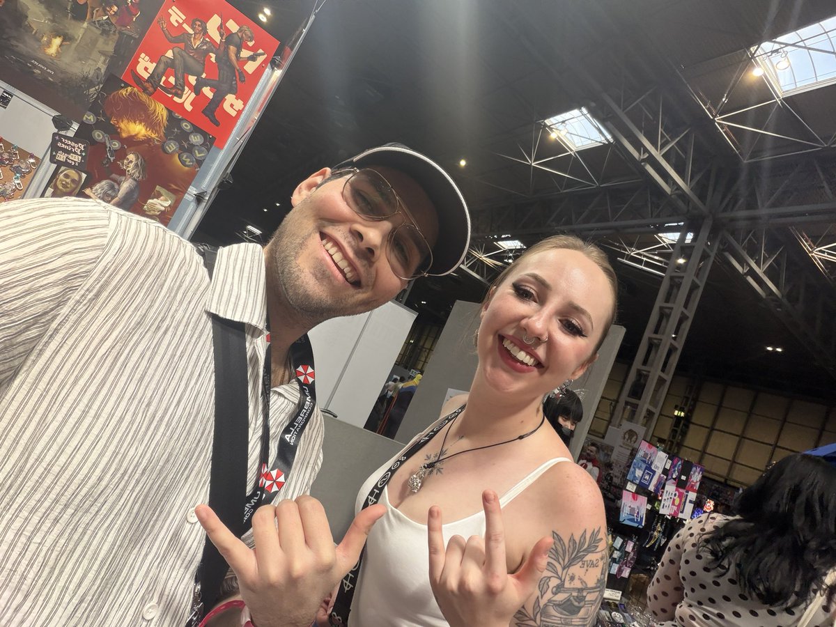 BriggsIzzy's tweet photo. Luis!!! He was the loveliest VA ever 😭 so amazing to meet him!! 

@areyouapt 
#ResidentEvil #re4 #Re4remake #gaming https://t.co/VbyiQWhKTC