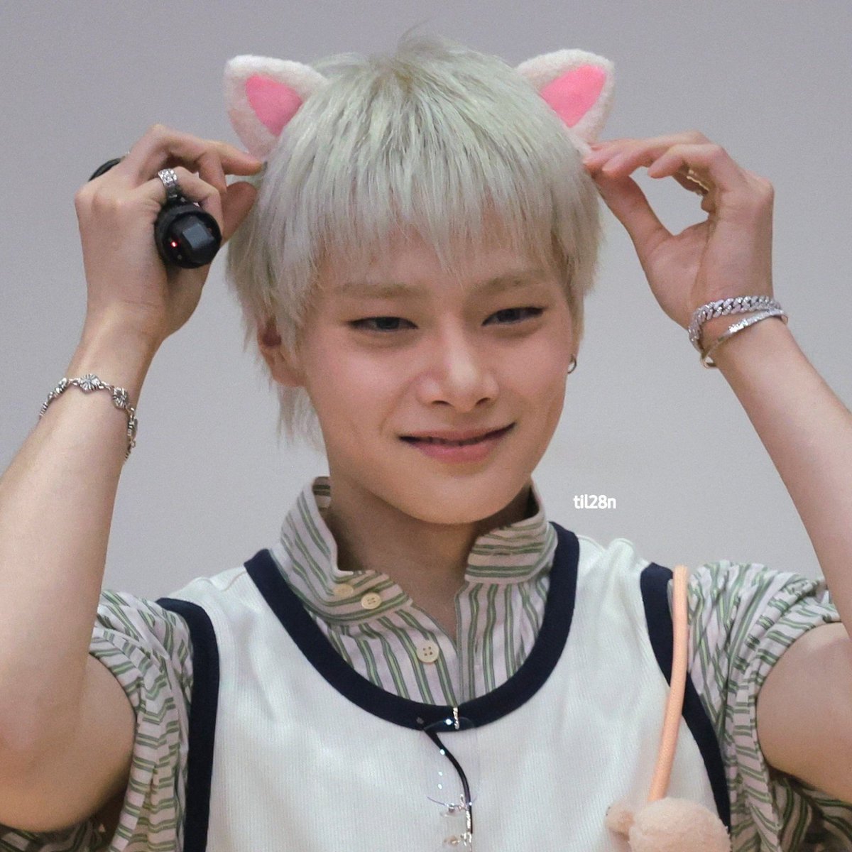 yeniscent's tweet photo. welcome back maxident jeongin https://t.co/B7ApiU0e8P