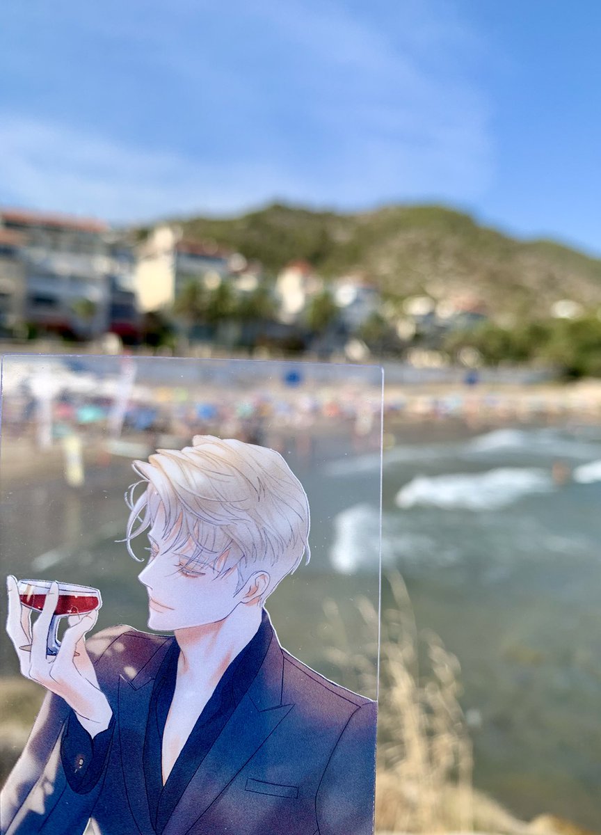 AbstractARTnath's tweet photo. Boys in Spain 🇪🇸 🪭 at Sitges (the European capital of the gay community🏳️‍🌈) and a very great mediterranean touristic town. 🏖️ ☀️ 

@inherin 
#결혼하는남자 #missinglove #TheMarryingMan #BL #yaoi #인혜린
🧵⬇️ https://t.co/U3rQswDGfQ