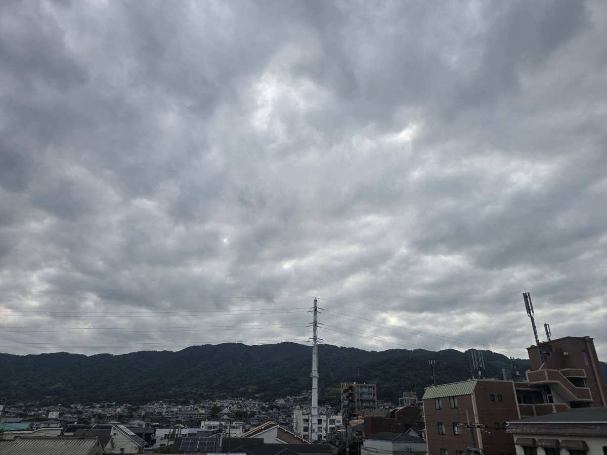 BDC3196's tweet photo. おはようございます！
本日も営業開始します
今日も朝は曇っていますがこの後は晴れる時間帯もあるような予報です
週の中ごろには台風で天気も崩れるようですのでお気をつけください
今日も１日がんばっていきましょう！

#自転車屋
#車いす
#今日の天気 https://t.co/n6NzNjUkFE