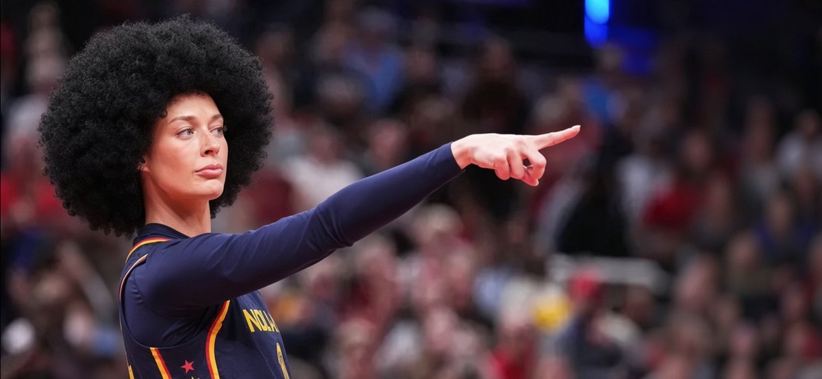 tommysotogeist's tweet photo. Every white girl in the @wnba needs to wear afro wigs, silly eyelashes and long fingernails just to see what black women will say.  lol https://t.co/5X1r3mcgrl