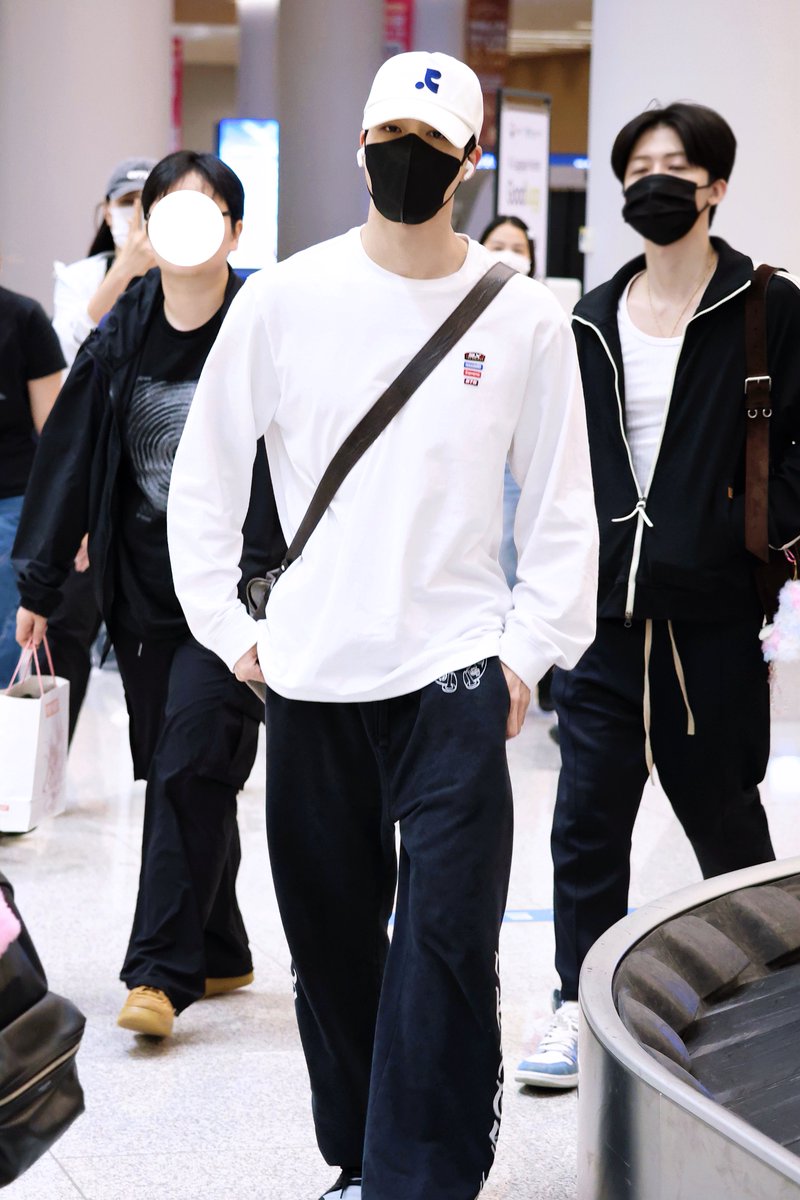 TASOGARE_0423's tweet photo. 260810 ICN🛬

#제노 #JENO #NCTDREAM #NCT https://t.co/Iy6pKqsXpN