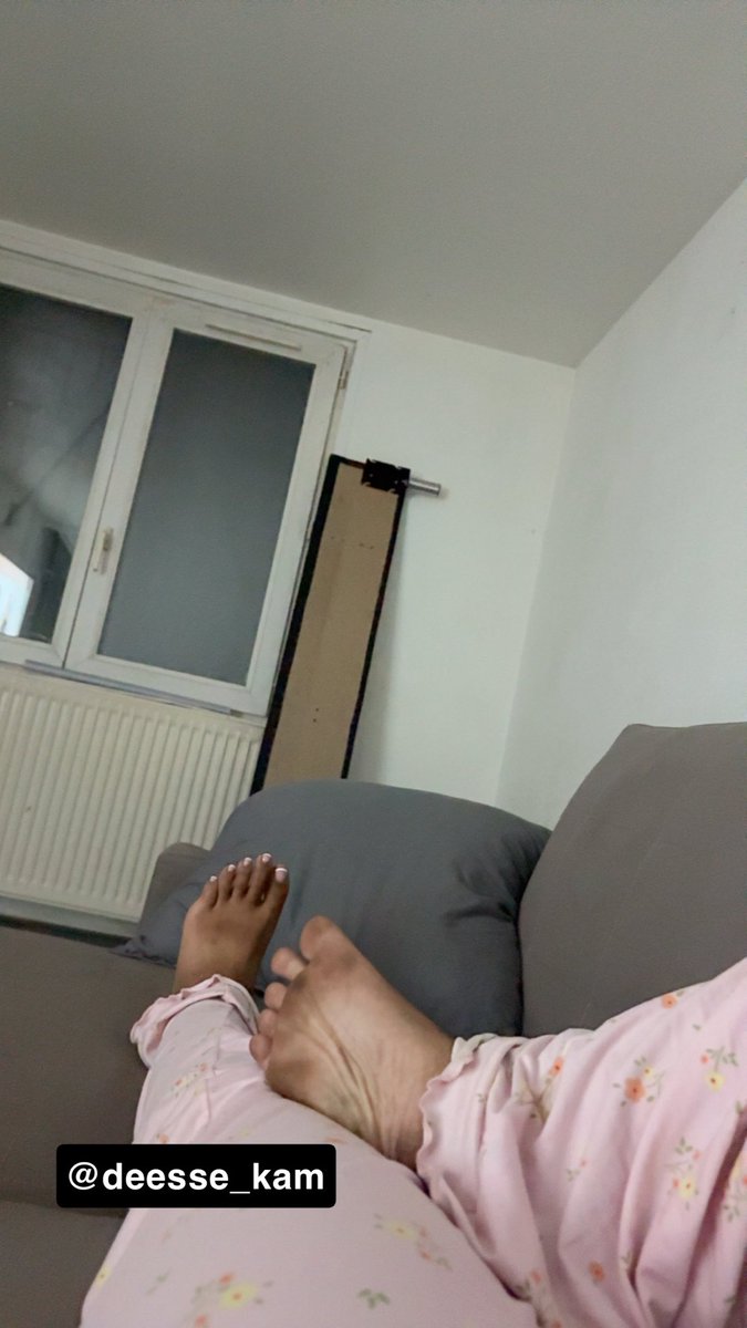deesse_kam's tweet photo. J’veux que des précise avant de dormir les kelb 🤭🚮

Pas de préférence ce soir gwer / rebeux / noir j’veux des bon boloss dm + tribu 🐦💶

Findom • soumi • domina • fétichiste • cuck https://t.co/TpXEVFpVWk