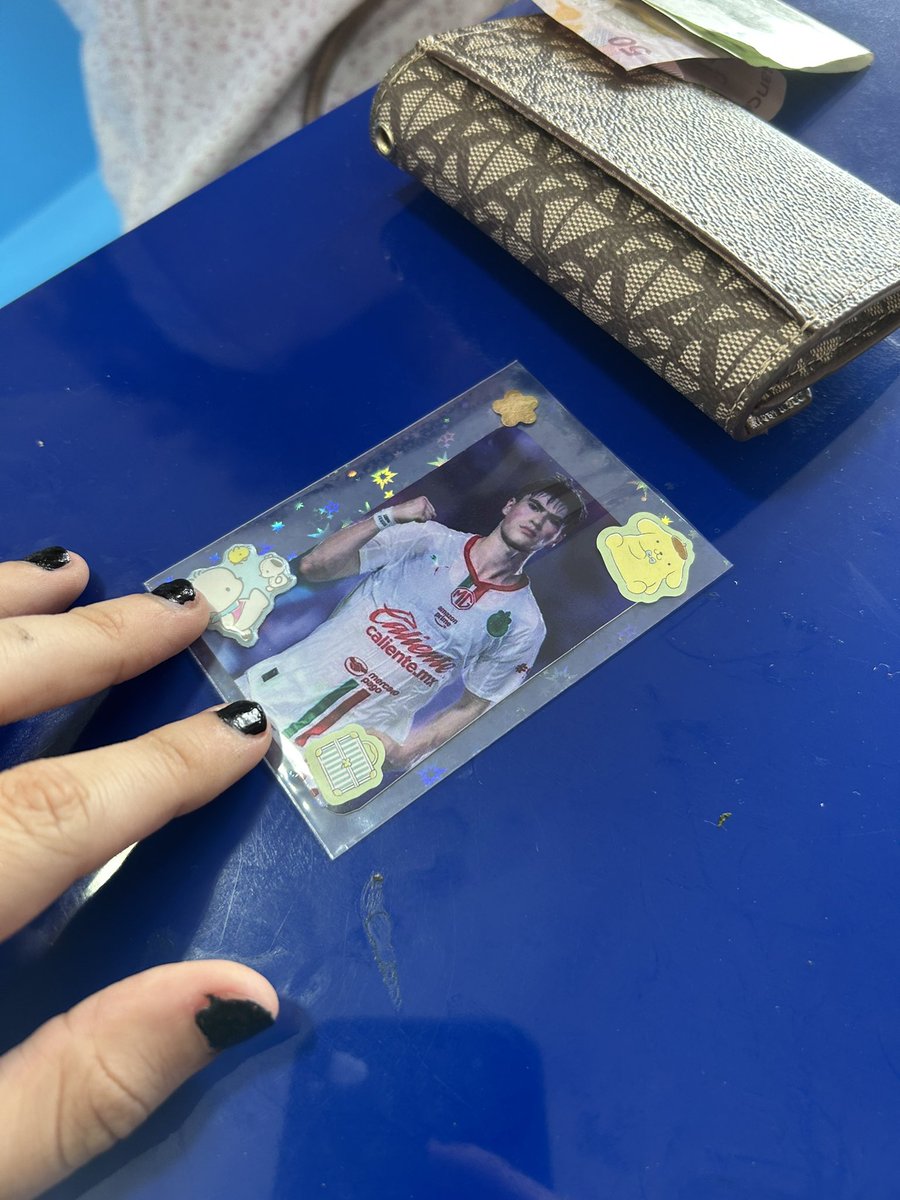 gutidoll's tweet photo. La photocard Que le regale a mi amiga JAJAJAJAJAJ https://t.co/8eEiQ147tZ