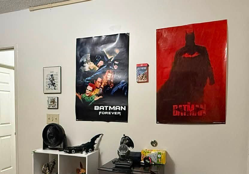 ALBRST's tweet photo. Command strips saved the walls during dorm move-in. 😂 We used several sizes to hang all these posters and framed pictures AND no nail holes!

🔗 https://t.co/poodWn90JY

As an Amazon Associate, I earn from qualifying purchases. #ad https://t.co/y73BiBs7XI