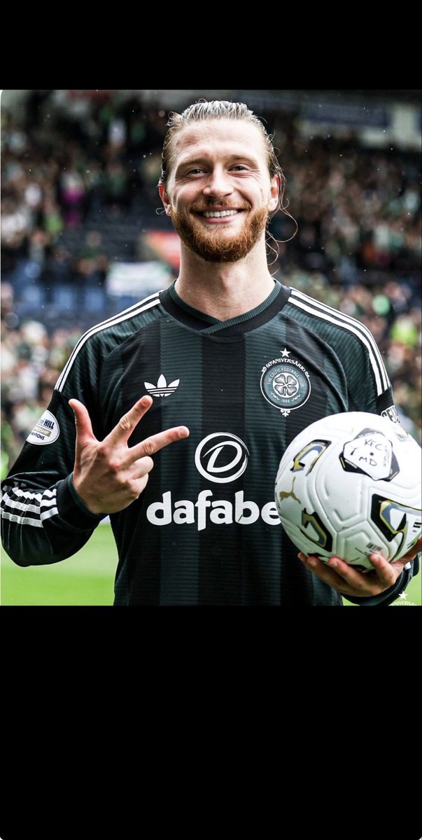 Day_Night_Dan's tweet photo. @RangersReview55 Him and you lot are nothing!!! Yous will always be in the 56 time champions, most successful club in Scotlands shadow, and dot yous forget it!! https://t.co/6O1yy3GaCN