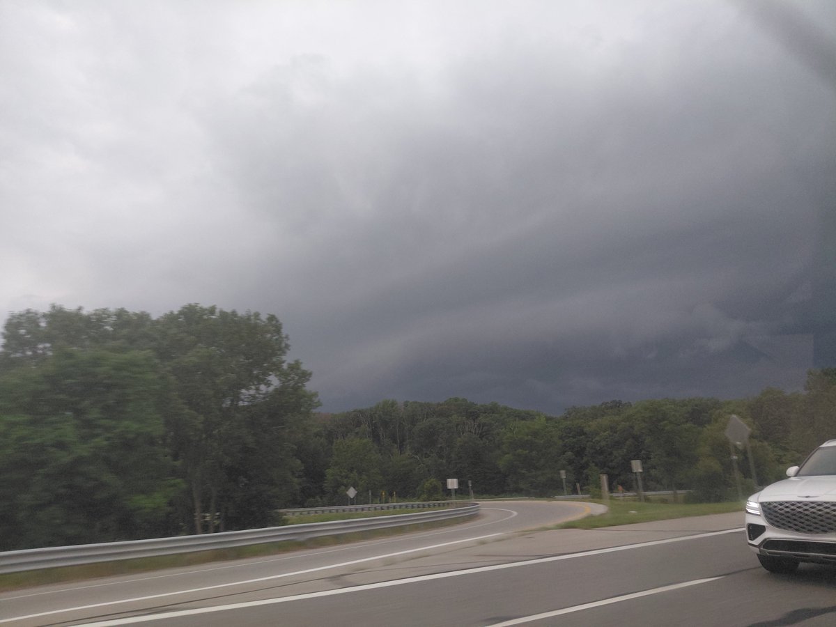 jackhutwx's tweet photo. went chasing near the indiana michigan border cause why not, got these photos. returning to illinois now for the second wave tonight. #ilwx #inwx #miwx https://t.co/hlTQKwHGrM
