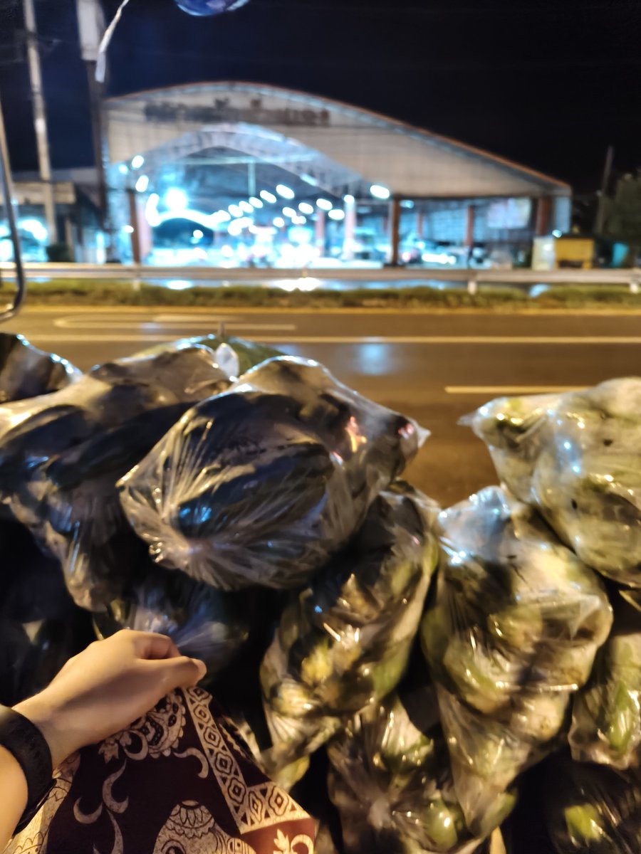 nmnt286609's tweet photo. แม่ค้าท่านนึง #ตลาดผักช้างแดง #ตลาดผัก #หล่มสัก https://t.co/IenOQTWhdH