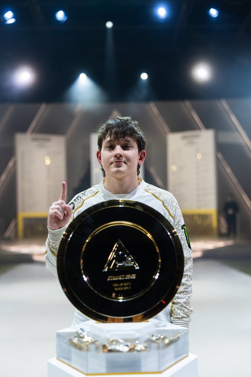 EWC_Extra's tweet photo. 😄🏆 #GreenWall https://t.co/lUidYBANtC