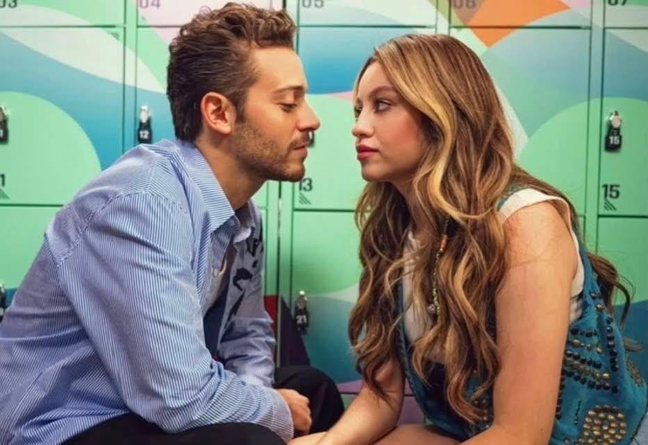 arquivoslutteo's tweet photo. 🚨 UM POSSÍVEL FILME QUE DARÁ CONTINUIDADE A SOY LUNA JÁ ESTÁ EM ANDAMENTO? 🚨

Tendo em vista o tanto que a 4 temporada decepcionou os fãs de Soy Luna e principalmente nós, que crescemos com lutteo e tivemos nosso final arruinado, fontes confiáveis, nos confirmaram que a a sinopse já está feita. O começo de um roteiro para um filme que promete MUITO lutteo!!! E isso tudo pode ocorrer em meio a uma... viagem??? 👀🍓🌙