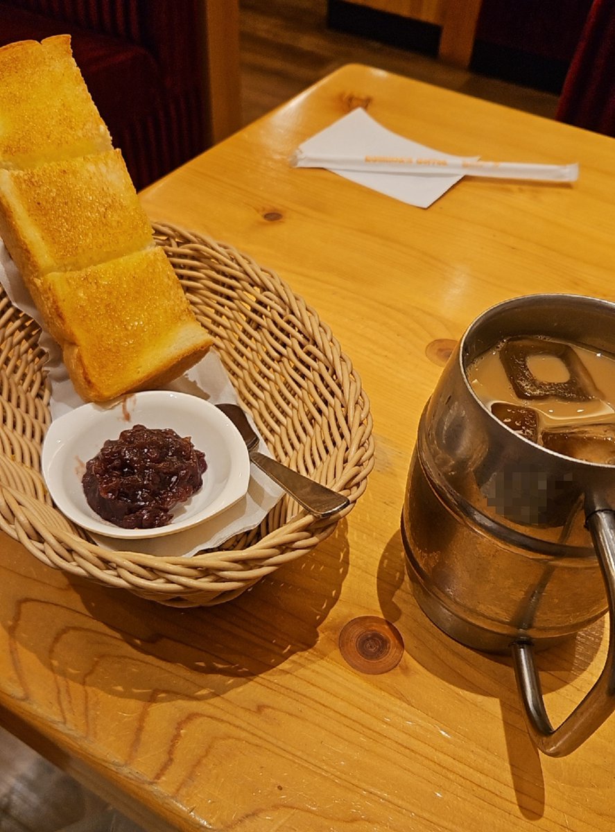 310Takoika's tweet photo. コメダのモーニング！
トーストが朝にちょうどいい！
バターの塩味と小倉あんの甘みが最強タッグって感じ！
でかカフェオレも量あって朝からゆったりした時間となりました！
#ピィスめし https://t.co/sivNc3q6hg