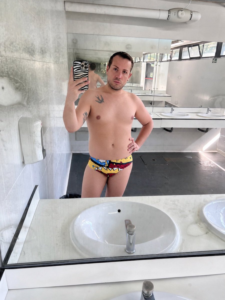 iamsugarnelly's tweet photo. Siempre me ha dado vergüenza enseñar la tripa en redes por mis complejos e inseguridades…
Pero tengo que aprender a hacerlo y a quererme más. 
Porque como dice Rupaul: "If you can't love yourself, how in the hell you gonna love somebody else?" ❤️‍🔥 https://t.co/rCwIfAGbhE
