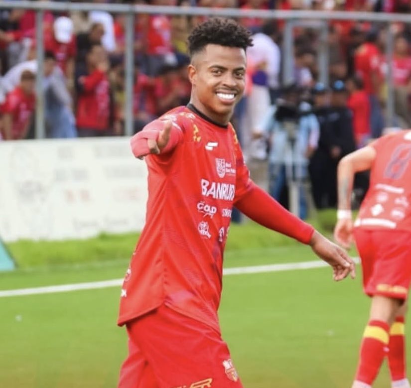 andresNadf's tweet photo. ¡GOLEADA DE LOS SÚPER GALLOS! 🐓🔥

Con goles de Águila, Colón y Matos, San Pedro derrotó 3-0 a Suchitepéquez en el Estadio Sampedrano. #LigaBantrab 

🦌🟥 Monroy 77’ 

👉🏼 Los súper gallos llegan a 6 puntos. 
👉🏼 Los venados se quedan con 1 punto. 

📸 Los Súper Gallos DSP https://t.co/T4dl3j5UpC