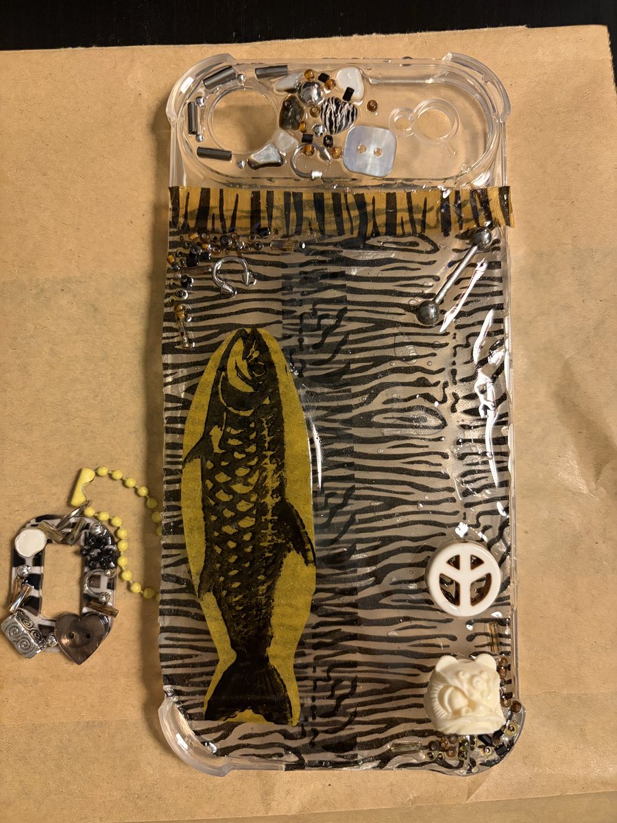 Nightmarey444's tweet photo. I love when i made a new phone case!!! Look at this one is so me https://t.co/qqnAMSSQ68