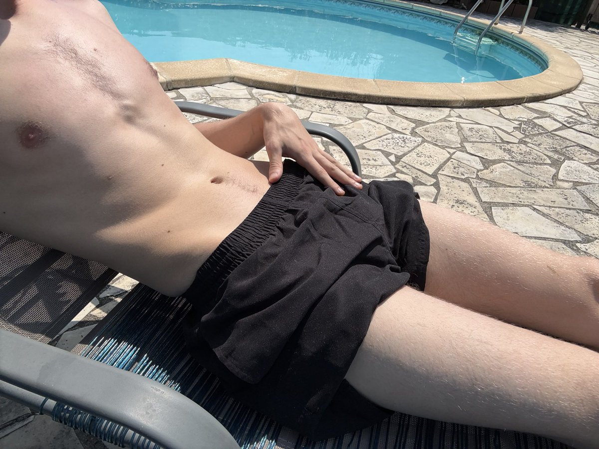 beauttwink's tweet photo. horny dump 💋 https://t.co/FGRrFI4XW0