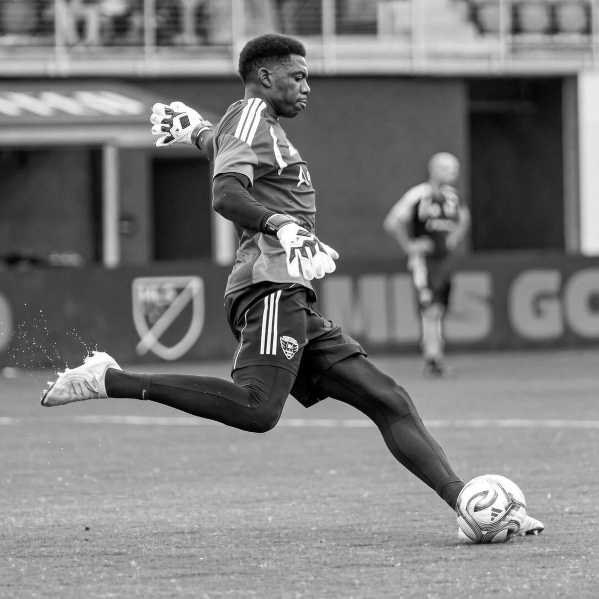 SellsGKP's tweet photo. MLS 🇺🇸 🇨🇦
XC Champion 👌🏼
#ANOTHERLEVEL
https://t.co/VXxL9BsWgO https://t.co/kZDBAk2ouq
