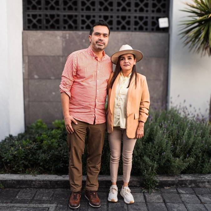 AlvarezMaynez's tweet photo. Ya estamos en Uruapan para acompañar a la Presidenta Municipal Grecia Quiroz en su informe de gobierno.

Michoacán merece un nuevo destino, forjado por personas valientes y honestas 🤠. https://t.co/CDYSAFG4cA