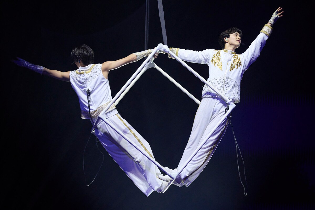 natalie_mu's tweet photo. ＼🎪 #超特急 ESCORTツアー 8日＆9日レポ ／
──超特急の壮大にして完璧なエスコート🎩
8号車との“完全燃焼”の先、夢の舞台へ！ ──

❤️「俺の相棒がいないと」あふれ出した思い
💚「笑いに変えなくていい」温かな労いに涙

⏬詳細・📸ソロカット含む18枚　@sd_bt
https://t.co/SZvxWInSrh https://t.co/SSzJvyTx7b