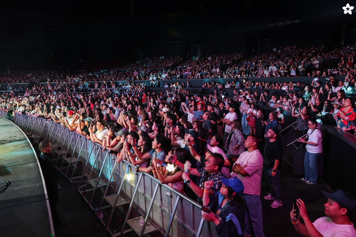 BINI_ph's tweet photo. WHAT A WINNING NIGHT, VEGAS! 🎰✨

Thank you for showing us so much love! 💗 You went ALL IN with your energy, and we felt every bit of it! Definitely a total jackpot!🫶🏻🥹

📡 Next transmission: SAN DIEGO 𝄃𝄃𝄂𝄀𝄁𝄃𝄂𝄂𝄃
Kita-kits later at the San Diego Civic Theatre! 

📸 Ryan Ceraspe
#BINI #BINI_SIGNALS_WORLDTOUR_2026 #BINI_SIGNALS_LASVEGAS