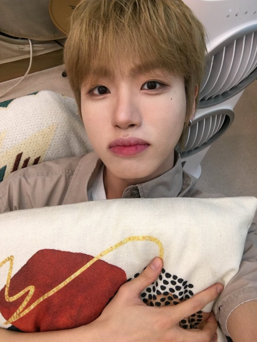 031111fan's tweet photo. 너무 내 취향 얼굴 .. ;; https://t.co/gcm0WBn9b7