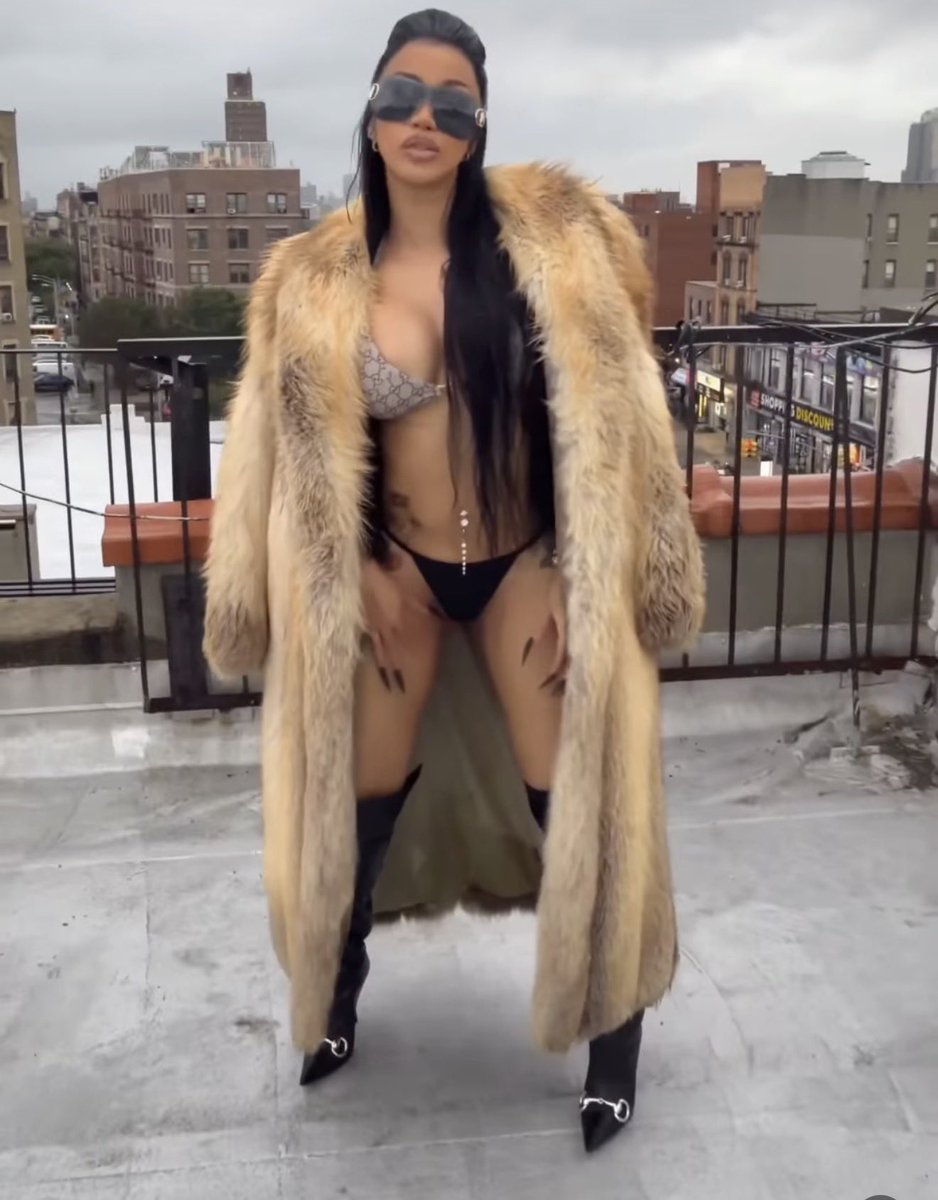 ibeystannin's tweet photo. Cardi soooo bad 😎😍😍😍 https://t.co/ldnb2CG7K8