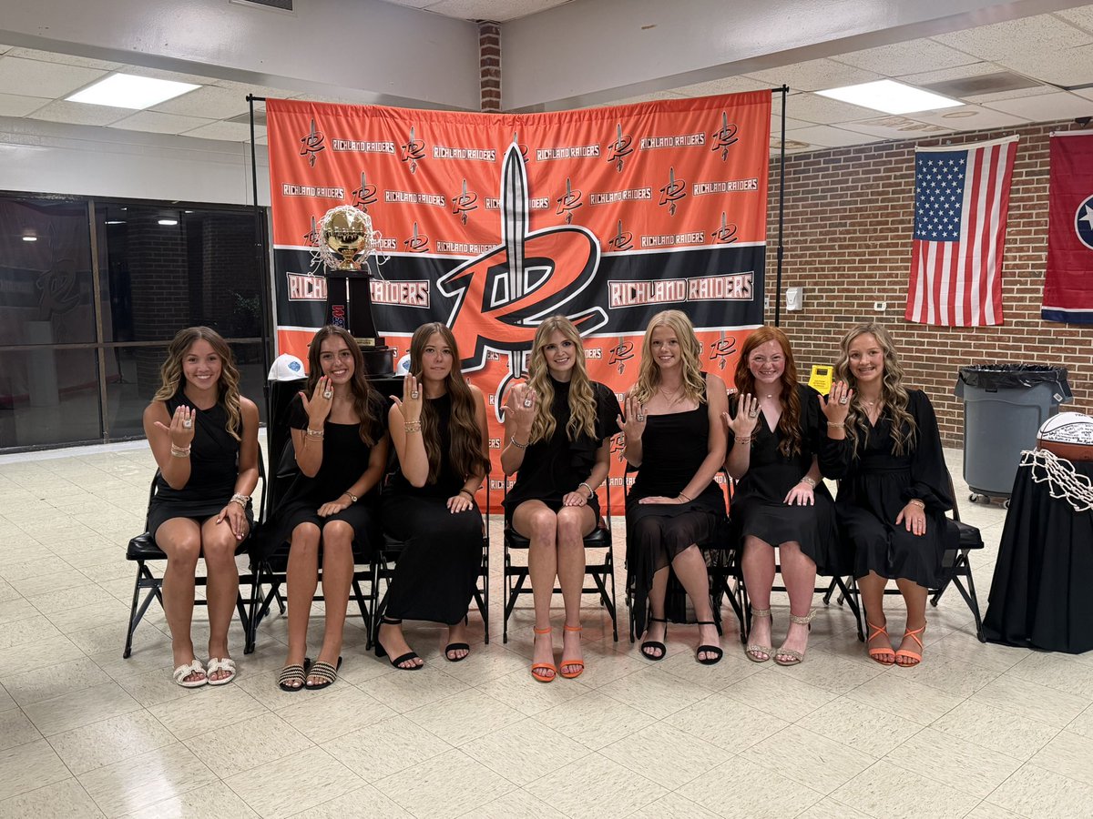 LancasterL3332's tweet photo. A ring to remember!💍🏆
We got our rings this past Friday. So grateful for this team, these memories, and everyone who helped make it happen. #StateChamps @Richland1978 https://t.co/hq1YgD2U5q