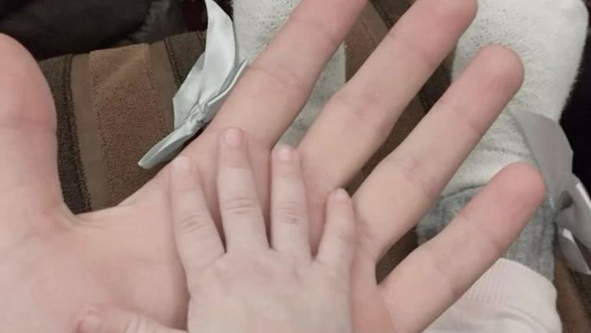 a_voidpanda's tweet photo. jude sees the gentle yet goofy way erling interacts with their son and decides then and there that he'll unfortunately (it's tragic really) have to give this man like at least ten more children #haalingham https://t.co/VvDpXugNrk