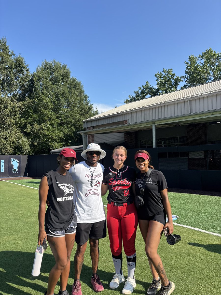 baileyharman54's tweet photo. I had a great time at the @UNCSoftball camp this weekend and loved getting to see @NccuSoftball there as well. Loved learning from @coachmegsmith and @c_lyon22. Thank you so much for a great camp and hope to be back soon! 
@cacini_jr https://t.co/Cra8gRlYLb