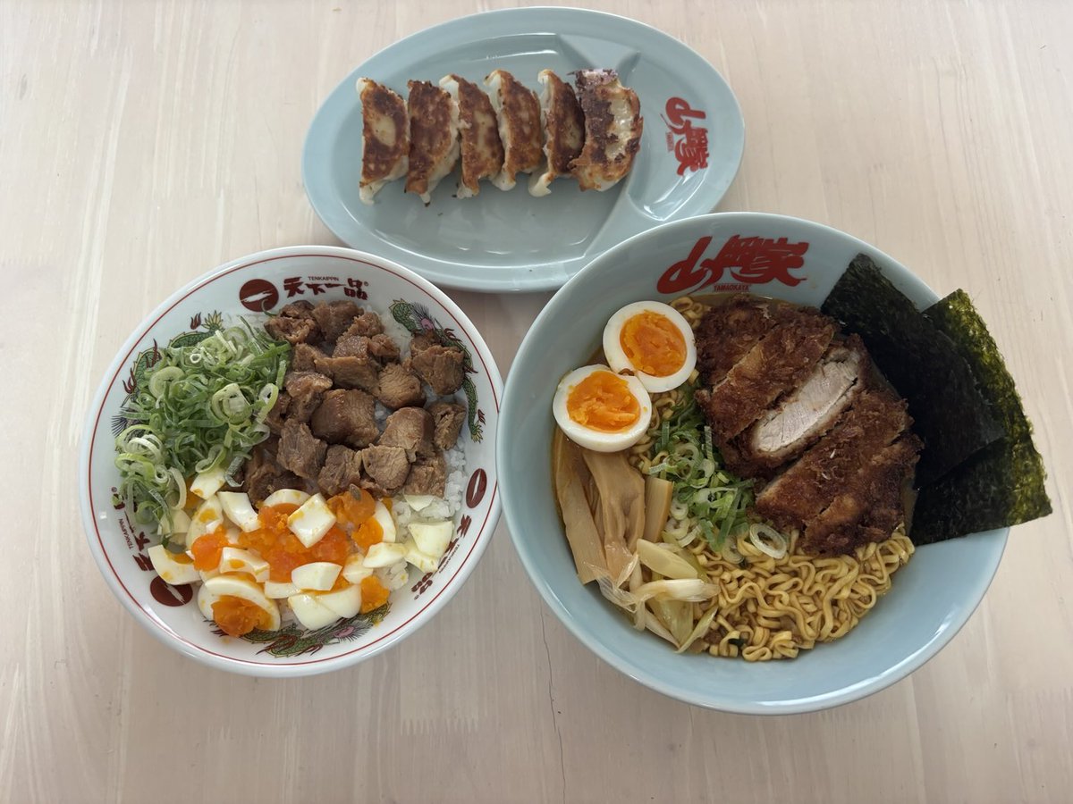 giga0618's tweet photo. カレーみそきん　蒙古タンメン中本北極ラーメン　業務用スーパーのやわらか煮豚めっちゃうま❗️ https://t.co/FlmKb8zWmB