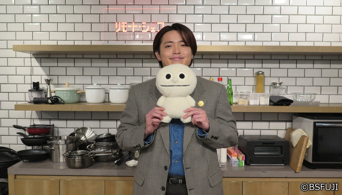 Ume_bsfuji's tweet photo. ／
リモートシェフMC #吉澤閑也 さん
お誕生日おめでとうございます！🎉
＼

これからも是非番組を一緒に盛り上げていけたら嬉しいです🧑‍🍳✨

📢本日より、
【東急線・みなとみらい線横浜駅 南改札付近 デジタルサイネージ】
にて吉澤さんの #リモートシェフ 告知コメントの放映がスタート！

東急線・みなとみらい線横浜駅南改札（地下3階）をお入りいただいたところに、BSフジの番組PR映像が流れるデジタルサイネージがございます📺

お近くにお立ち寄りの際は是非ご覧ください🍳

※駅係員へのお問い合わせはご遠慮ください。
@TravisJapan_cr