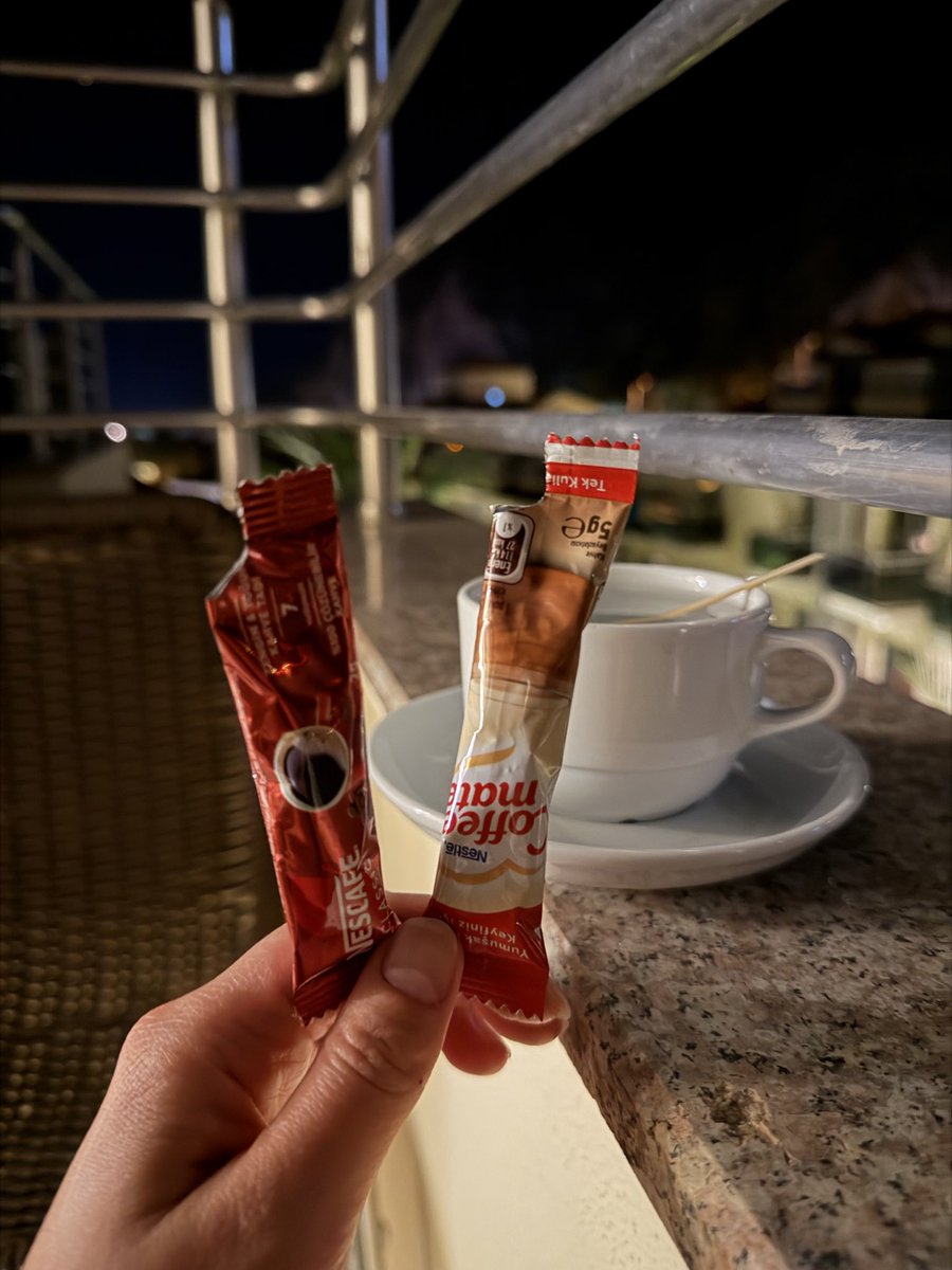 hurisaksoy's tweet photo. Hoşça kal Montebellodaki  balkonumda son gece kahvem ☕️ 

Hoşça kal Fethiye 🪂 

Hoşça kal yeni yaşımın yaz tatili 🤍 https://t.co/zUT8MPr20J