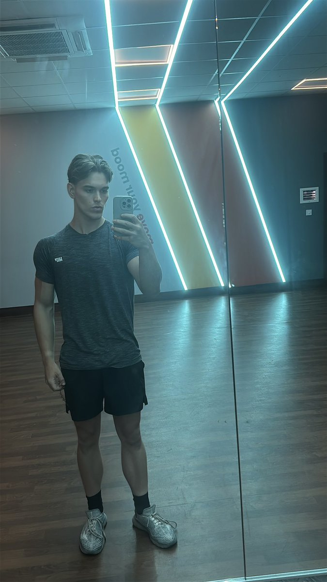 LewisOfcl06's tweet photo. I actually look really good tbf https://t.co/yB5wErpigI