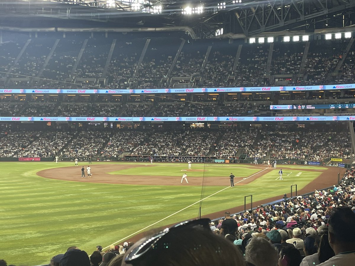 _aerithsangel's tweet photo. Baseball game today if only dodgers won 😭 https://t.co/hAIkW7AbAz