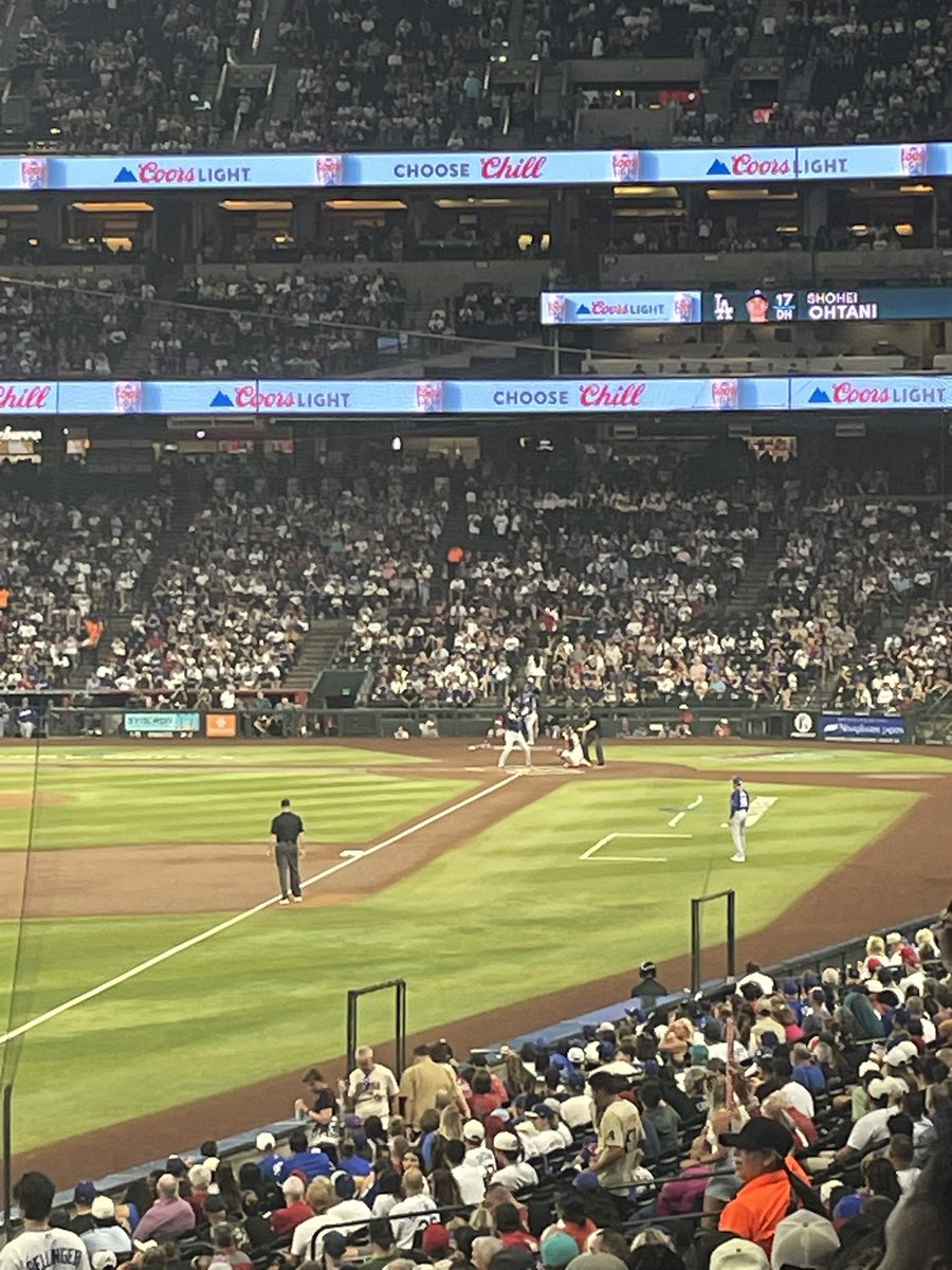 _aerithsangel's tweet photo. Baseball game today if only dodgers won 😭 https://t.co/hAIkW7AbAz