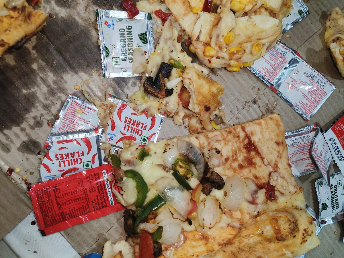 Ftxex1's tweet photo. @dominos @dominos_india The pizza delivered to me was raw/undercooked and had a foul smell, making it unsafe to eat. Photos attached as proof. Please arrange a full refund/replacement and investigate this food safety issue urgently. https://t.co/ak5aXM2762