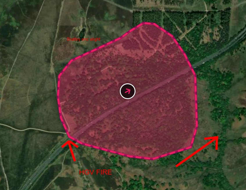 WeatherJamesUK's tweet photo. A very worrying situation is growing in the New Forest as a HGV fire on the A31 was able to spread to nearby foliage and trees, leading to an intense and very visible wildfire.

Conditions have been favourable for a long time in this area for a severe wildfire. Updates to follow. https://t.co/pZEDlB0IV6