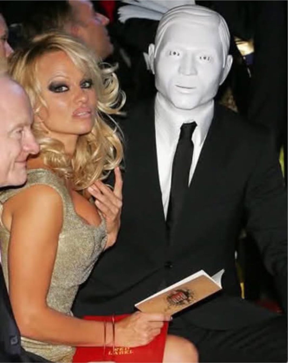 HillbillyExec's tweet photo. Me and the beautiful mid I pulled by being a delusional narcissist. https://t.co/R4OJUYmgFD