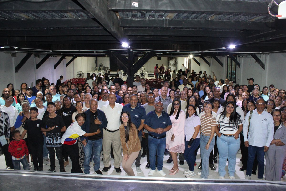 atevvenezuela's tweet photo. El pasado sábado 8 de agosto vivimos un tiempo extraordinario en la conferencia "Restaurar desde la Calma". Pastores y líderes unidos aprendiendo a acompañar en medio del sufrimiento.

¡Gracias por su confianza y compromiso! 

#ATEV #Guatire #RestaurarDesdeLaCalma #Liderazgo https://t.co/ZgEYXnIFp5